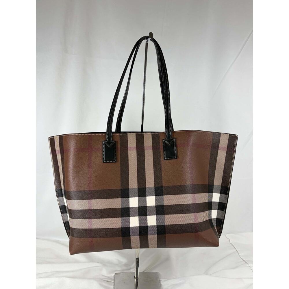 The Burberry Medium Check Tote in Dark Birch Brown SPB JA-369520 - Picture 3 of 16